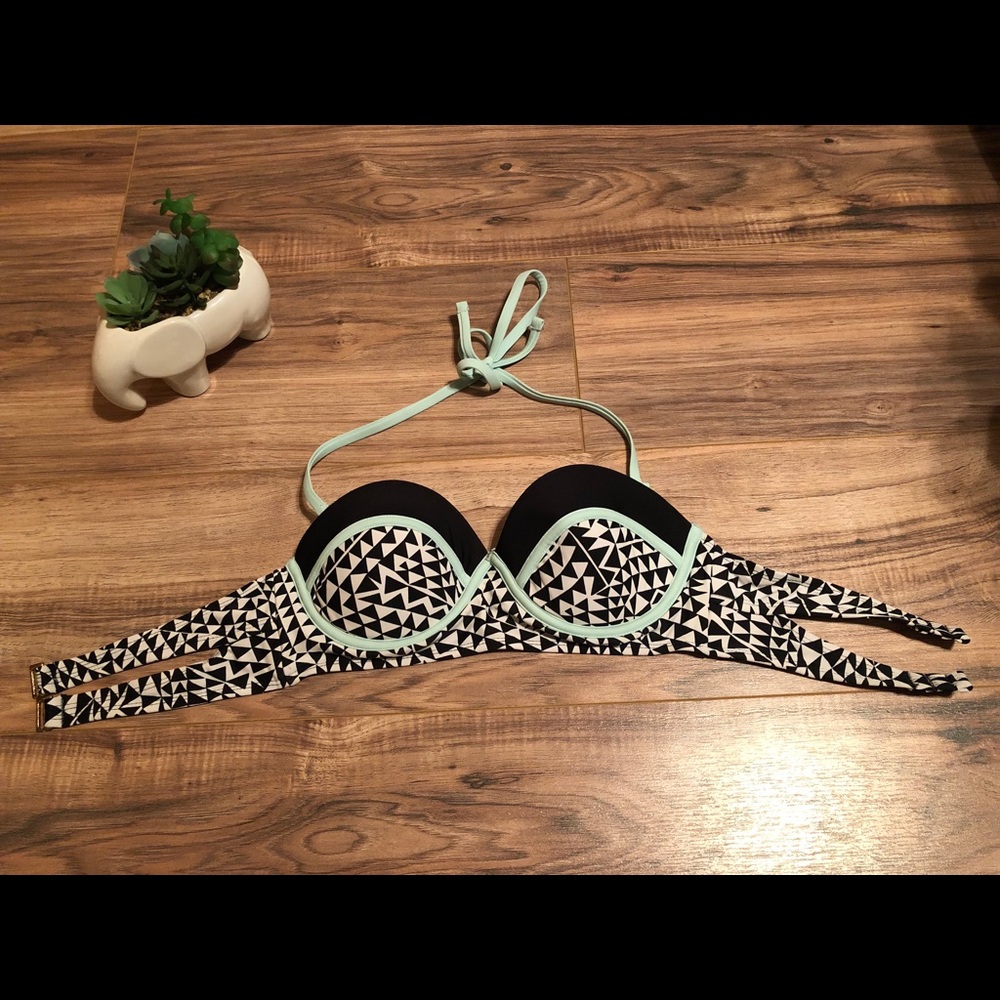 Triangle Pattern Swimsuit Top